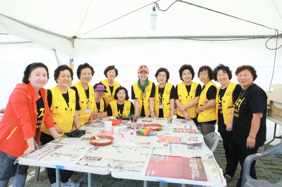 제17회 원주한지문화제 참여 자원봉사자 사진(2)